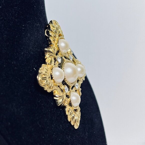 KJL for Avon Gold Tone, Faux Pearl And Clear Rhinestone Brooch/Pendant (6087) - Picture 2 of 10